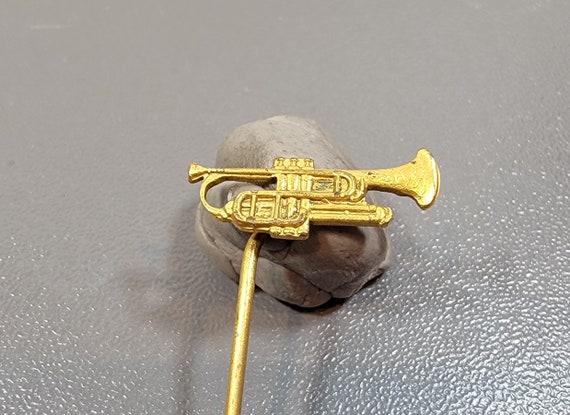 buescher lapel pin coronet trumpet antique