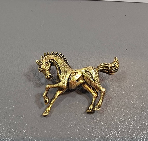 Horse pin gold tone small equestrian pony club
