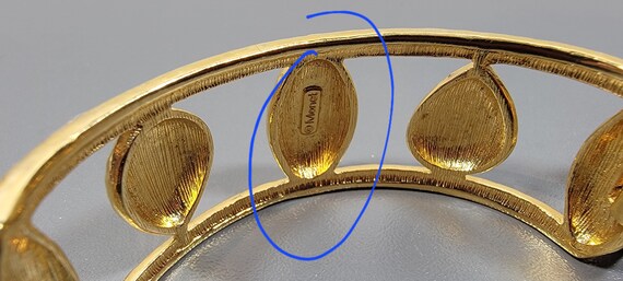 Bangle bracelet Gold tone hinged shiny links monet - image 6