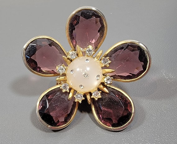 purple flower brooch gold tone metal rhinestone plastic cabochon