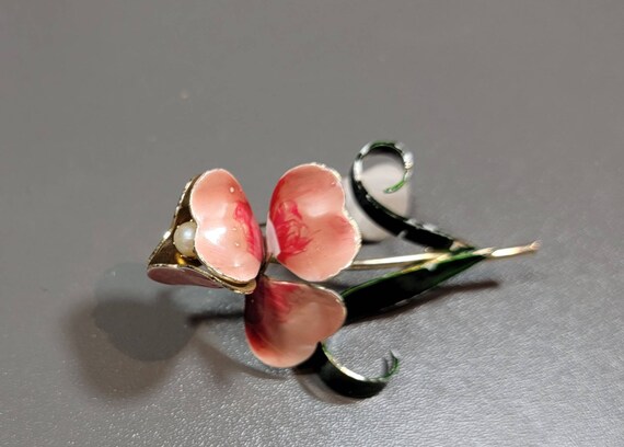 pink flower brooch fake pearl long green leafs sixties tulip