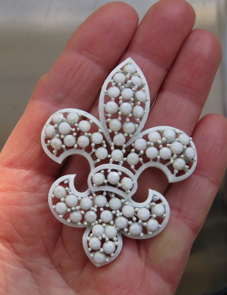 Fleur de lis brooch white enamel white rhinestones lisner fleur-de-lys