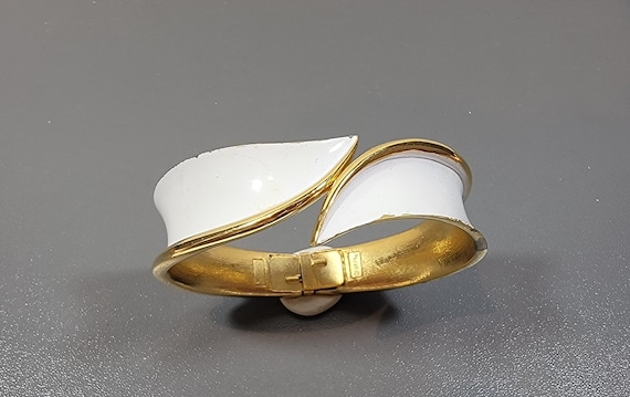 trifari clamper bangle gold white enamel