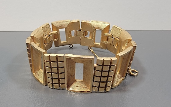 trifari bracelet rectangular golden link Bracelet Vintage Trifari Jewelry