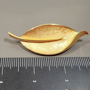 Trifari leaf brooch goldtone vintage pin simple modern floral pin