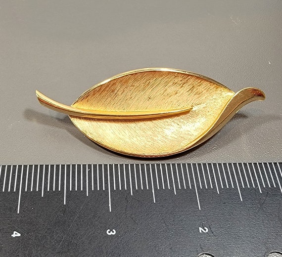 Trifari leaf brooch goldtone vintage pin simple modern floral pin