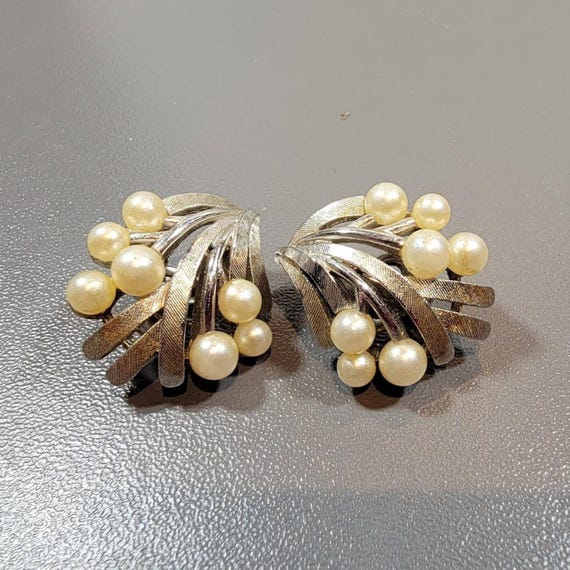 faux pearl earrings Trifari silver tone clips vintage leaf rhinestone