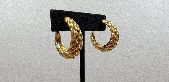 Trifari Earrings hoops gold tone dangles Clip on quilted pattern