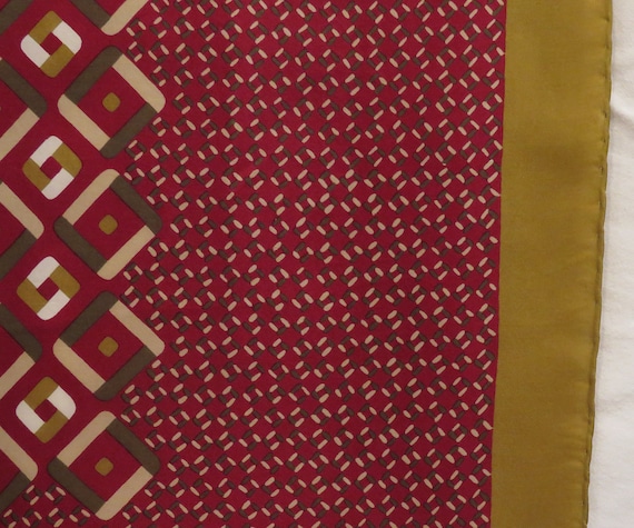Silk scarf 60s geometric Op Art cherry red olive green forest green made in Italy Patterned style