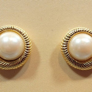 pearl earrings pierced mabe earrings new in box