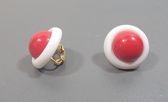 trifari earrings clip on button shaped white and red lucite