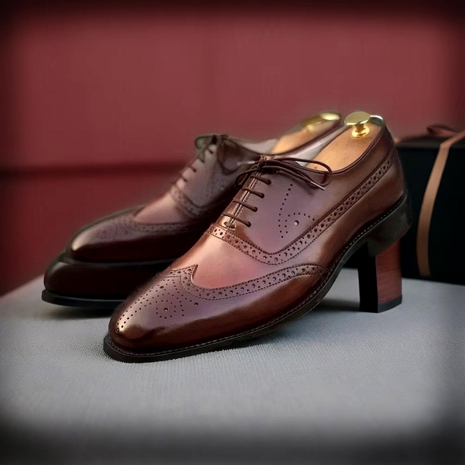 Vintage Mahogany Brown Leather Oxford Long Wing Brogues size 11 For Sale: Gleneagles made in England Dark chestnut brown  main image 4