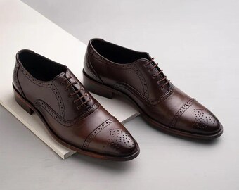 A pitch-brown Wickford design that is regal and rich in its design