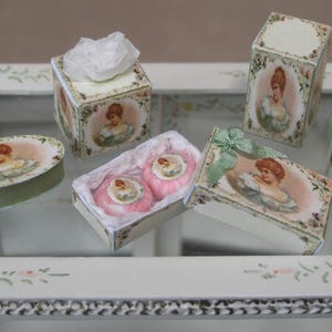 S043 Puppenhaus Miniatur Badezimmer DIY Kit "Dominique" 1:12 - Silly Sisters