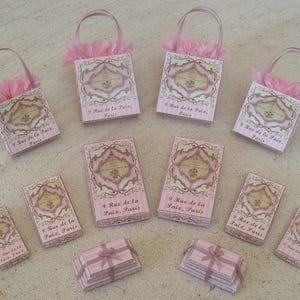 S016 – Puppenhaus-Miniatur-Bausatz „9 Rue de la Paix Set“ – Silly Sisters