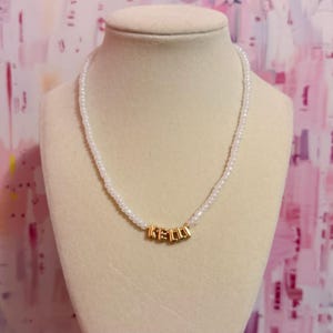 Collier prénom personnalisé : breloque bulle dorée, bijoux personnalisés