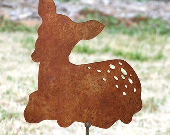 Rusted fawn yard stake - baby deer garden - 10x9 - metal deer artwork - fawn garden marker - baby deer flowerbed - fawn in laying position