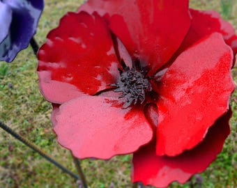 Poppy flower stake - Poppy flowerbed decor - Strong metal yard art - Flower ornament - Blooming red poppy - Flower bed decor