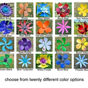 Puede incluir: Veinte opciones de color diferentes para un molinillo de viento de metal con forma de flor. El molinillo de viento tiene la forma de una flor con cinco p&eacute;talos. Los colores incluyen azul intenso, oxidado, azul blanco, rojo quemado, amarillo sol, azul cobalto, rojo negro, naranja cosecha, rosa intenso, rojo caramelo, turquesa, morado oscuro, blanco, verde brillante, amarillo quemado, negro verde, turquesa azul, morado amarillo, azul quemado y azul polvo.