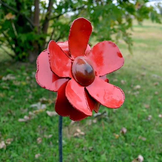 その他 flower Red Metal Flower Stake: Burnt Center Garden Decor - Etsy