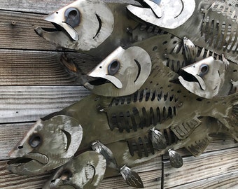 Salmon run montado en la pared decoración de lodge de alta gama escultura de metal de 48 pulgadas de largo