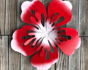 escultura colgante de pared de hibisco hawaiano - flor de estilo hawaiano de metal - flor de hibisco blanco rojo - arte de metal hawaiano al aire libre - flor grande