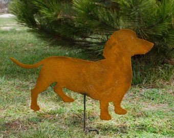 Estaca de patio de metal Dachshund - 11X7.5 - BARCOS AL DÍA SIGUIENTE - Decoración del hogar al aire libre Dotson - Memorial del perro de metal oxidado - Estaca de jardín de metal Wiener Dog