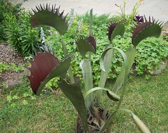 Venus atrapamoscas escultura - Arte de venus atrapamoscas al aire libre - Escultura de plantas carnívoras - Movimiento de viento cinético - Arte de plantas verdes y rojas