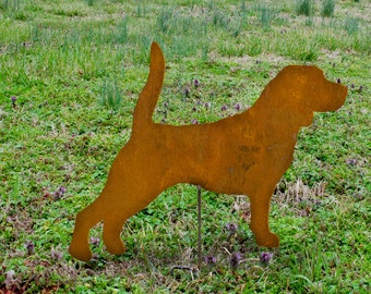 Handmade Rusted Metal Beagle Stake: Outdoor Dog Art Decor