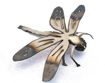 Metal Dragonfly Sculpture: Origami-Inspired Insect Wall Art