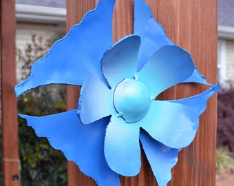 Privacy fence decor - Blue white flower art - Metal table flower - Sunroom decor - Wall mounted bathroom flower - Outdoor deck artwork