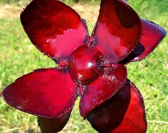 Red Metal Flower Stake Starlight: Rustic Garden Art, Outdoor Decor