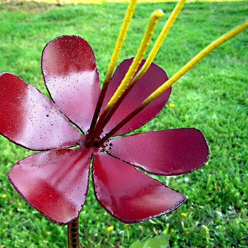 Metal flower stake - Free shipping - Red blooming Carousel flower - Metal garden flower stake - Iron flower marker - Flower outdoor marker