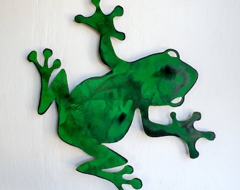 Wall hanging tree frog - Metal tree frog - Green wall hung frog - Large frog hanging sign - privacy fence decor - outdoor metal wall art