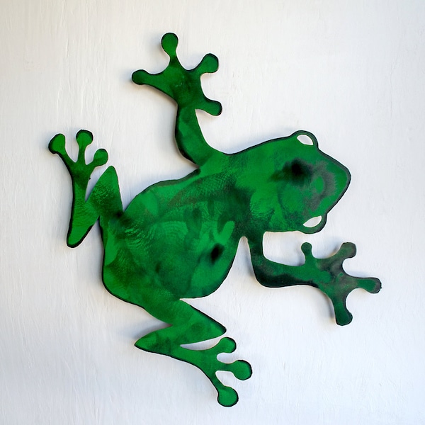 Wall hanging tree frog - Metal tree frog - Green wall hung frog - Large frog hanging sign - privacy fence decor - outdoor metal wall art