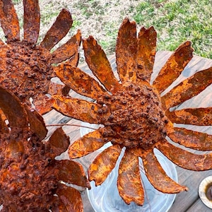 Rusty Gerbera Daisies - set 4 sturdy handmade flower - industrial handmade look - unique home decor - flower stake - indoor weathered flower