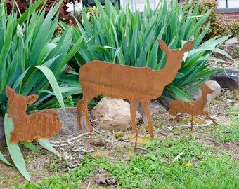 Metal Deer Family Garden Stakes: Rustic Outdoor Decor