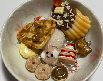 ice cream/sweets beads/charm mix 36 pc read full description