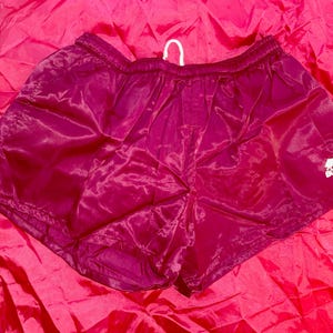 NIB Vintage Kastanienbraun Buffalo Sport Nylon Satin Fußball Shorts Krawatte Taille XL
