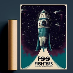 Puede incluir: Un póster de estilo vintage que muestra un cohete surcando un cielo estrellado, con OVNIs en el fondo. El logotipo de Foo Fighters está en la parte inferior, junto con la fecha y el lugar del concierto. Un póster enrollado a la izquierda.