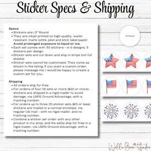 Pu&ograve; includere: Un foglio di adesivi rotondi da 1,5 pollici con disegni patriottici. I disegni includono stelle, bandiere e fuochi d'artificio in rosso, bianco e blu. Il testo "Sticker Specs & Shipping" e "1.5" Round" &egrave; visibile. Il testo "Avoid prolonged exposure to liquid or ice" &egrave; anche visibile.