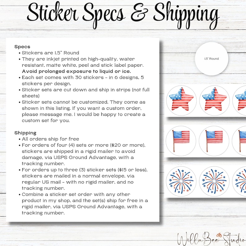 Pu&ograve; includere: Un foglio di adesivi rotondi da 1,5 pollici con disegni patriottici. I disegni includono stelle, bandiere e fuochi d'artificio in rosso, bianco e blu. Il testo "Sticker Specs & Shipping" e "1.5" Round" &egrave; visibile. Il testo "Avoid prolonged exposure to liquid or ice" &egrave; anche visibile.