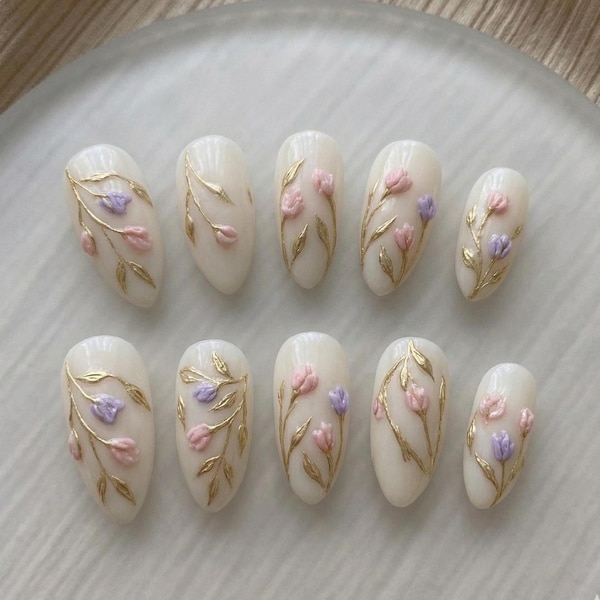 Minimalist Floral Press On Nails, Soft Pink Purple Flower Nails, Gold Leaf Detail Nails, Elegant Handmade Nails, Spring Aesthetic Nails