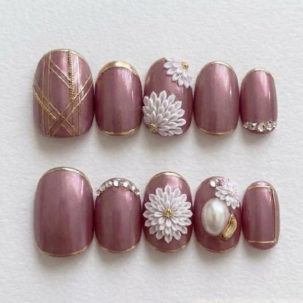 November - Chrysanthemum Flower Press On Nails Mauve Chrome Short Oval Set, Gold Detail Floral Elegant Nail Design for Mom, Grandma gift