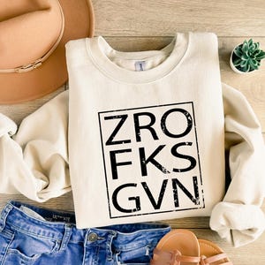 Camiseta "Zero Fucks Given", camiseta sarcástica y humorística, camiseta divertida para adultos, camiseta de Jack y Sally, camiseta de Pesadilla antes de Navidad, camiseta navideña imagen 3