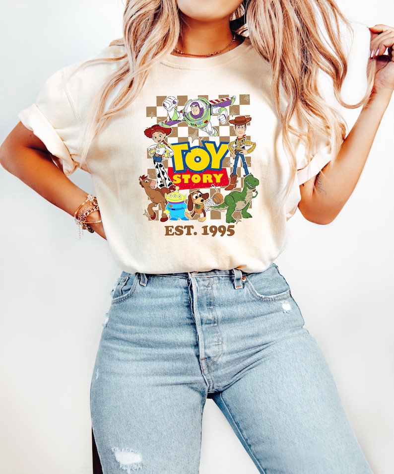 Toy Story Est. Sweat-shirt 1995, sweat-shirt personnages Toy Story, sweat-shirt ami Disney, sweat-shirt Disney Toy Story, amis de Toy Story image 1