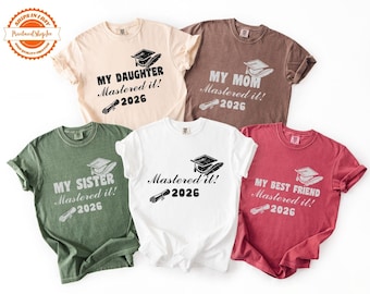 Camiseta personalizada de graduación de maestría con purpurina sintética para la familia, camiseta cómoda para la familia, regalo personalizado para graduados de maestría