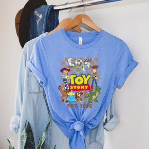 Toy Story Est. Sweat-shirt 1995, sweat-shirt personnages Toy Story, sweat-shirt ami Disney, sweat-shirt Disney Toy Story, amis de Toy Story image 4
