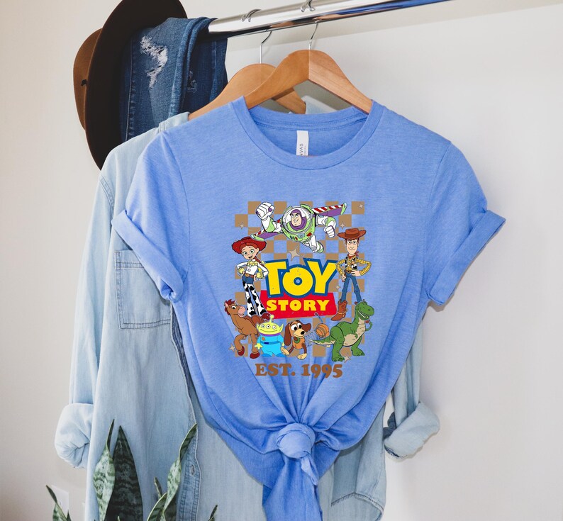 Toy Story Est. Sweat-shirt 1995, sweat-shirt personnages Toy Story, sweat-shirt ami Disney, sweat-shirt Disney Toy Story, amis de Toy Story image 4