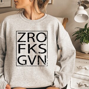 Camiseta "Zero Fucks Given", camiseta sarcástica y humorística, camiseta divertida para adultos, camiseta de Jack y Sally, camiseta de Pesadilla antes de Navidad, camiseta navideña imagen 4